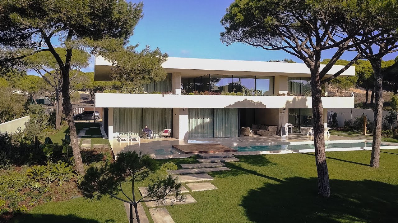Casa Da Quinta Da Marinha: Idealpark's Disappearing Car Lift For The Modern Villa