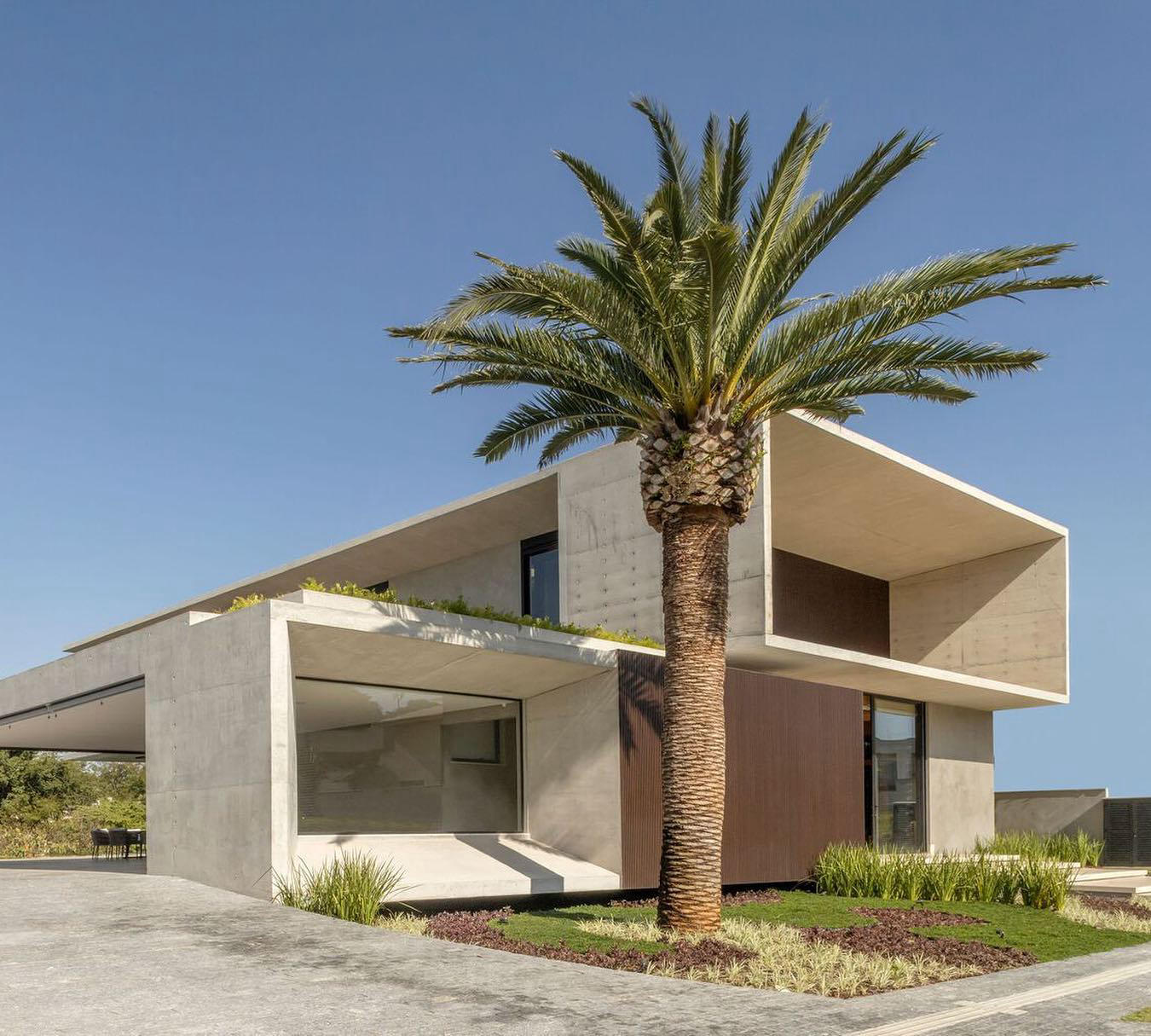 TP HOUSE designed by Leo Romano #leoromanoarquitetura, located in #jardinsmunique, #Brazil and photo